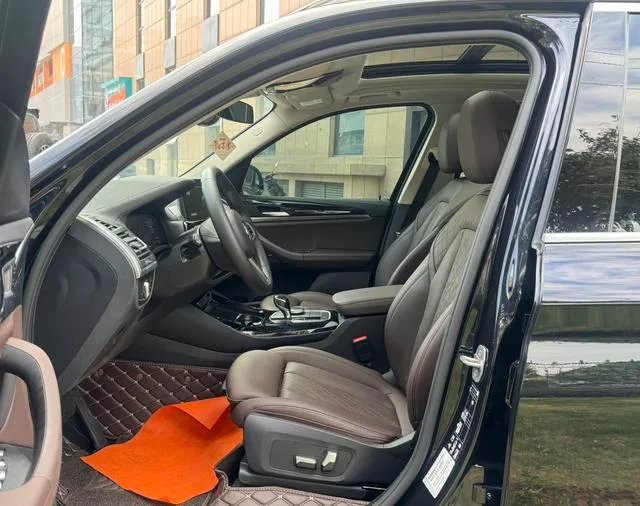 BMW X3 2022 Restyling xDrive25i M Sports suit interior photo 9 BMW X3 2022 Restyling xDrive25i M Sports suit interior photo 9