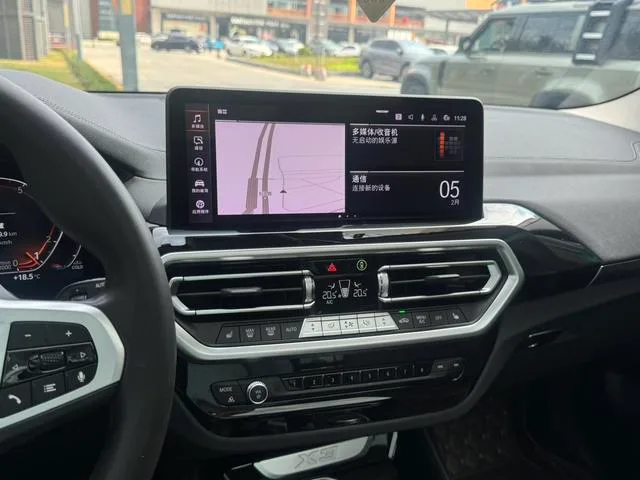 BMW X3 2022 Restyling xDrive25i M Sports suit interior photo 13 BMW X3 2022 Restyling xDrive25i M Sports suit interior photo 13