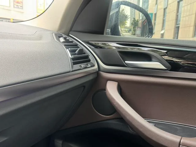 BMW X3 2022 Restyling xDrive25i M Sports suit interior photo 15 BMW X3 2022 Restyling xDrive25i M Sports suit interior photo 15