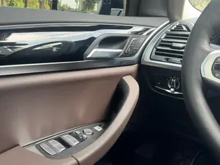BMW X3 2022 Restyling xDrive25i M Sports suit interior photo 16 BMW X3 2022 Restyling xDrive25i M Sports suit interior photo 16