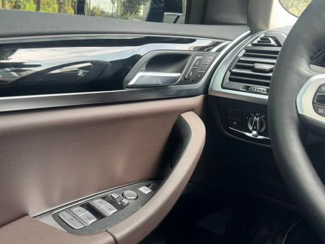 BMW X3 2022 Restyling xDrive25i M Sports suit interior photo 16 BMW X3 2022 Restyling xDrive25i M Sports suit interior photo 16