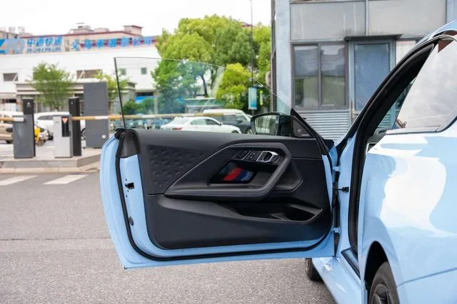 BMW M2 2023 M2 Coupe interior photo 9 BMW M2 2023 M2 Coupe interior photo 9