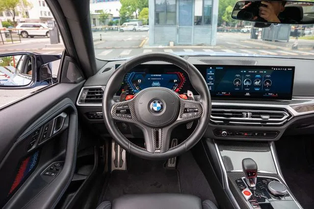 BMW M2 2023 M2 Coupe interior photo 14 BMW M2 2023 M2 Coupe interior photo 14