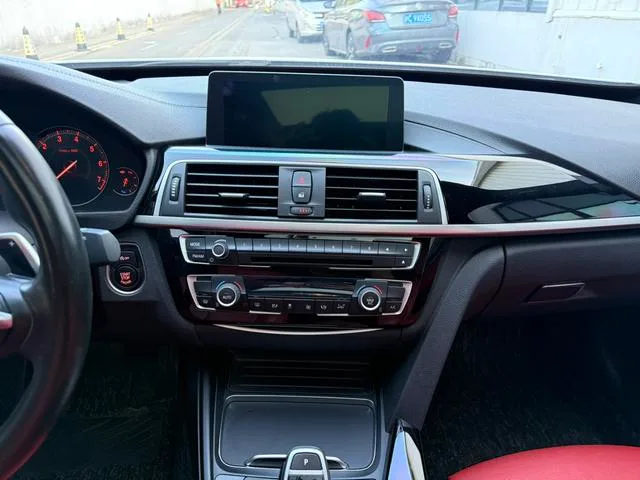 BMW 3 Series GT 2020 320i M Édition de nuit sportive Yao intérieur photo 11 BMW 3 Series GT 2020 320i M Édition de nuit sportive Yao intérieur photo 11