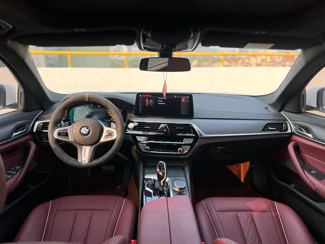 BMW 5 Series 2021 Модификация 530Li Лидирующий M Спортивный костюм интерьер фото 12 BMW 5 Series 2021 Модификация 530Li Лидирующий M Спортивный костюм интерьер фото 12