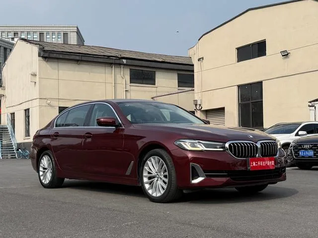 BMW 5 Series 2022 525Li Ensemble de luxe extérieur photo 3