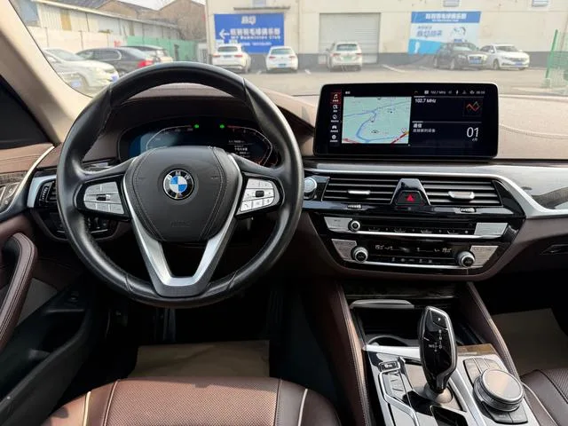 BMW 5 Series 2022 525Li Ensemble de luxe extérieur photo 6
