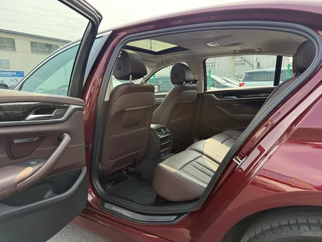 BMW 5 Series 2022 525Li Ensemble de luxe intérieur photo 13