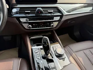 BMW 5 Series 2022 525Li Ensemble de luxe intérieur photo 15