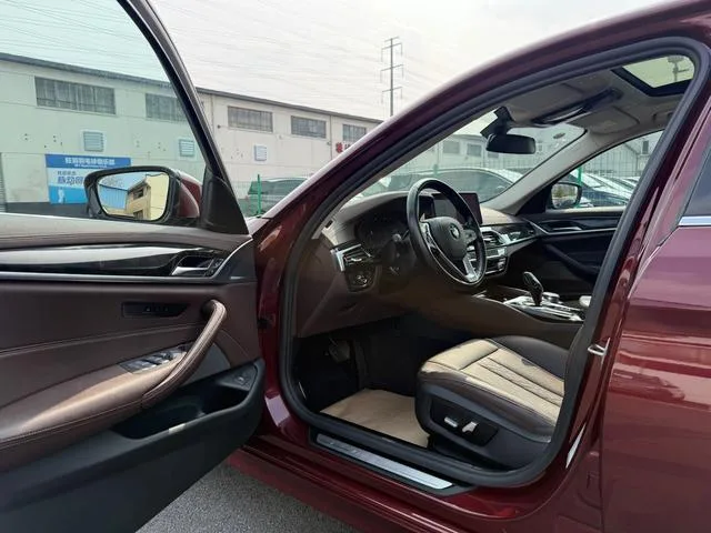 BMW 5 Series 2022 525Li Ensemble de luxe intérieur photo 16