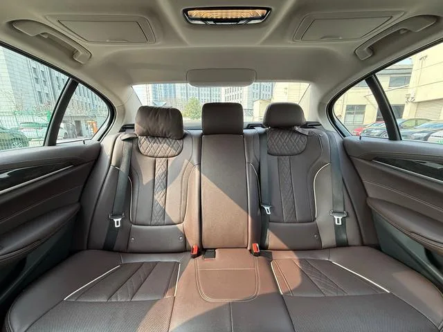 BMW 5 Series 2022 525Li Ensemble de luxe intérieur photo 18