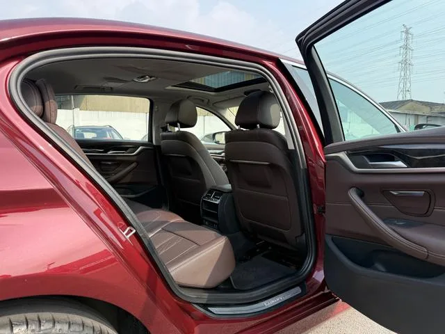BMW 5 Series 2022 525Li Ensemble de luxe intérieur photo 19