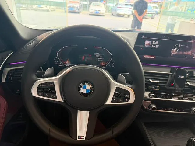 BMW 5 Series 2021 530Li Лидирующий M Спортивный костюм экстерьер фото 7 BMW 5 Series 2021 530Li Лидирующий M Спортивный костюм экстерьер фото 7