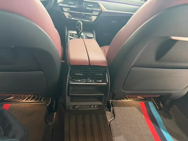 BMW 5 Series 2021 530Li Лидирующий M Спортивный костюм интерьер фото 13 BMW 5 Series 2021 530Li Лидирующий M Спортивный костюм интерьер фото 13