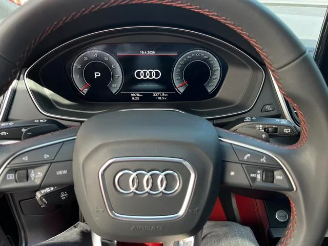 Audi Q5L 2025 quattro 45 Anniversary Collector’s Edition 40TFSI Deluxe Dynamic interior photo 13 Audi Q5L 2025 quattro 45 Anniversary Collector’s Edition 40TFSI Deluxe Dynamic interior photo 13
