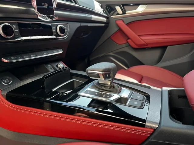 Audi Q5L 2025 quattro 45 Anniversary Collector’s Edition 40TFSI Deluxe Dynamic interior photo 15 Audi Q5L 2025 quattro 45 Anniversary Collector’s Edition 40TFSI Deluxe Dynamic interior photo 15
