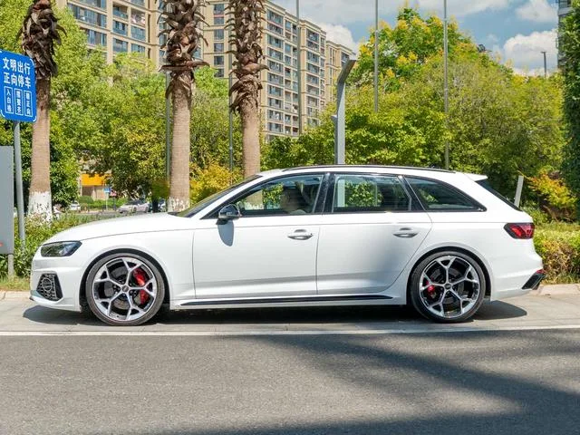 Audi RS 4 2024 RS4 2.9T Avant Burning version exterior photo 3 Audi RS 4 2024 RS4 2.9T Avant Burning version exterior photo 3