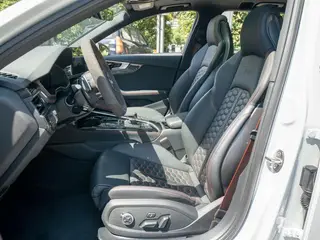 Audi RS 4 2024 RS4 2.9T Avant Burning version interior photo 9 Audi RS 4 2024 RS4 2.9T Avant Burning version interior photo 9