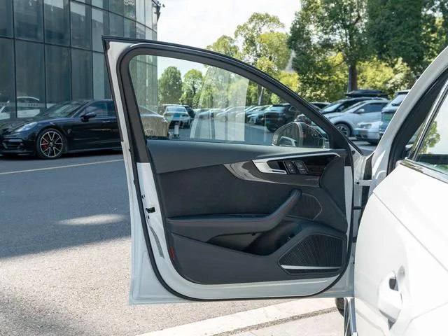 Audi RS 4 2024 RS4 2.9T Avant Burning version interior photo 10 Audi RS 4 2024 RS4 2.9T Avant Burning version interior photo 10
