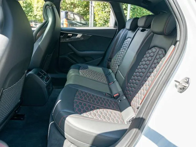 Audi RS 4 2024 RS4 2.9T Avant Burning version interior photo 11 Audi RS 4 2024 RS4 2.9T Avant Burning version interior photo 11