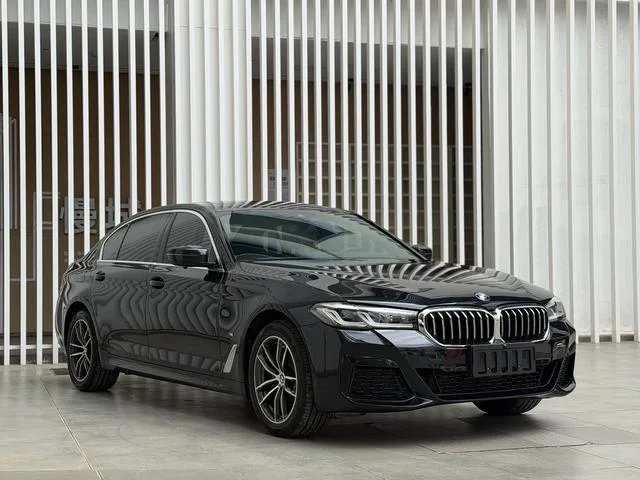 BMW 5 Series 2022 Модификация 525Li M Спортивный костюм экстерьер фото 3 BMW 5 Series 2022 Модификация 525Li M Спортивный костюм экстерьер фото 3