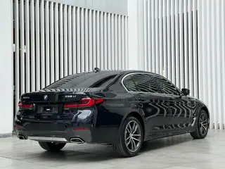 BMW 5 Series 2022 Модификация 525Li M Спортивный костюм интерьер фото 13 BMW 5 Series 2022 Модификация 525Li M Спортивный костюм интерьер фото 13