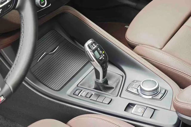 BMW X1 2021 sDrive25Li Leading Type interior photo 14 BMW X1 2021 sDrive25Li Leading Type interior photo 14