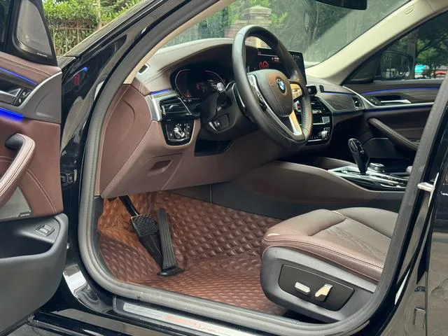 BMW 5 Series 2022 530Li Leading Type Luxury Set exterior photo 4 BMW 5 Series 2022 530Li Leading Type Luxury Set exterior photo 4