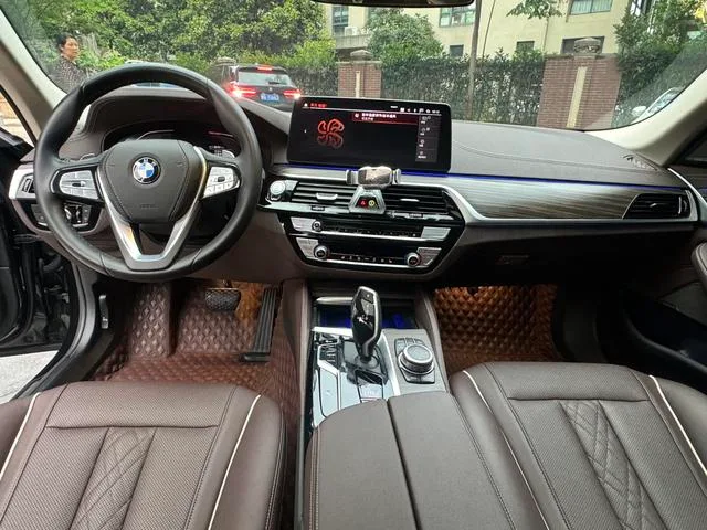 BMW 5 Series 2022 530Li Leading Type Luxury Set interior photo 8 BMW 5 Series 2022 530Li Leading Type Luxury Set interior photo 8
