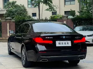 BMW 5 Series 2022 530Li Leading Type Luxury Set interior photo 11 BMW 5 Series 2022 530Li Leading Type Luxury Set interior photo 11