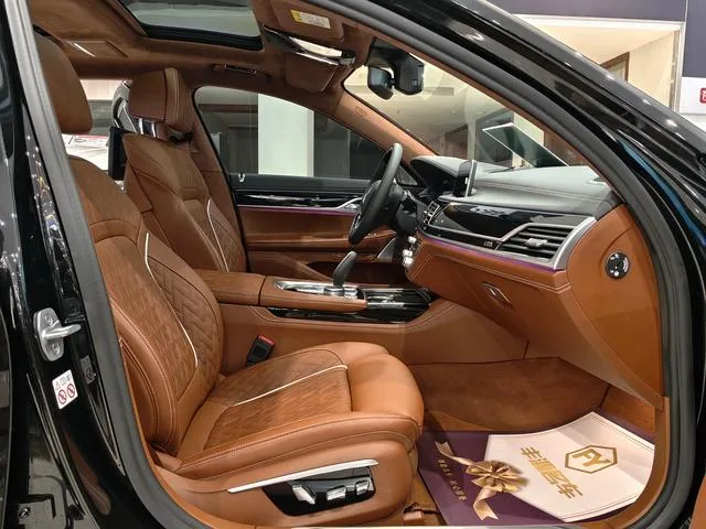 BMW 7 Series 2021 740Li xDrive Административный тип Роскошный набор экстерьер фото 9 BMW 7 Series 2021 740Li xDrive Административный тип Роскошный набор экстерьер фото 9