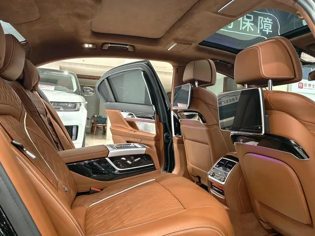 BMW 7 Series 2021 740Li xDrive Административный тип Роскошный набор интерьер фото 11 BMW 7 Series 2021 740Li xDrive Административный тип Роскошный набор интерьер фото 11
