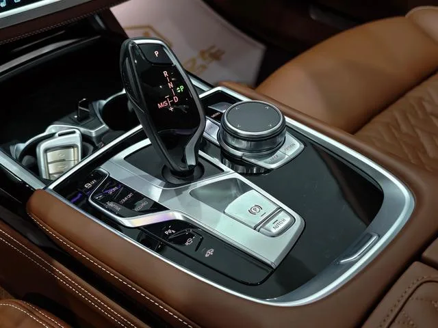 BMW 7 Series 2021 740Li xDrive Административный тип Роскошный набор интерьер фото 19 BMW 7 Series 2021 740Li xDrive Административный тип Роскошный набор интерьер фото 19