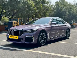 BMW 7 Series 2021 740Li Лидирующий M Спортивный костюм