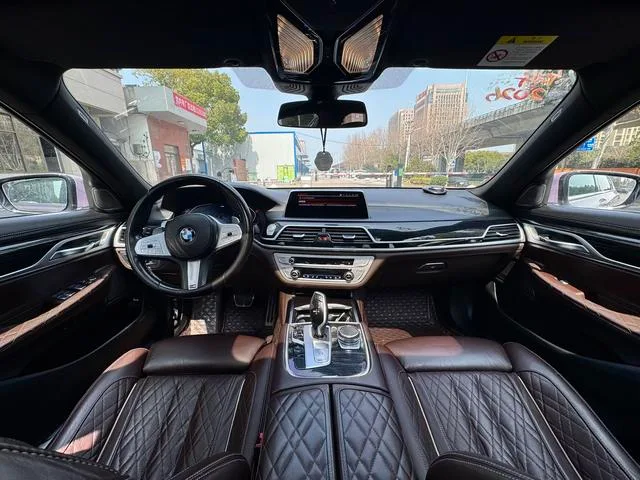 BMW 7 Series 2021 740Li Leader M Ensemble de sport intérieur photo 8 BMW 7 Series 2021 740Li Leader M Ensemble de sport intérieur photo 8
