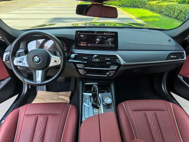 BMW 5 Series 2023 Reforma 530Li Líder M Conjunto deportivo exterior foto 5 BMW 5 Series 2023 Reforma 530Li Líder M Conjunto deportivo exterior foto 5