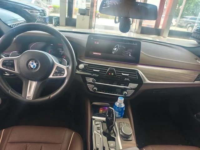 BMW 5 Series 2022 530Li Leading Type M Sports suit interior photo 9 BMW 5 Series 2022 530Li Leading Type M Sports suit interior photo 9