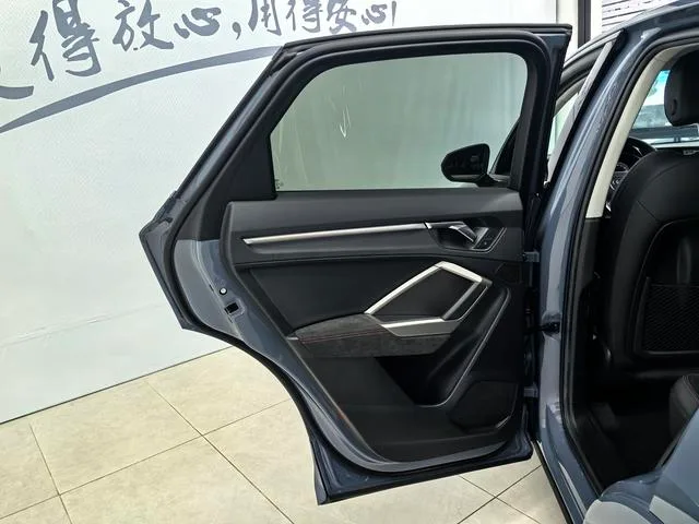 Audi Q3 Sportback 2022 40 TFSI RS Tipo de velocidad de combustión del kit interior foto 17