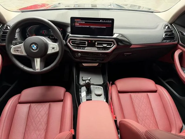 BMW X3 2022 xDrive25i M Спортивный костюм интерьер фото 9