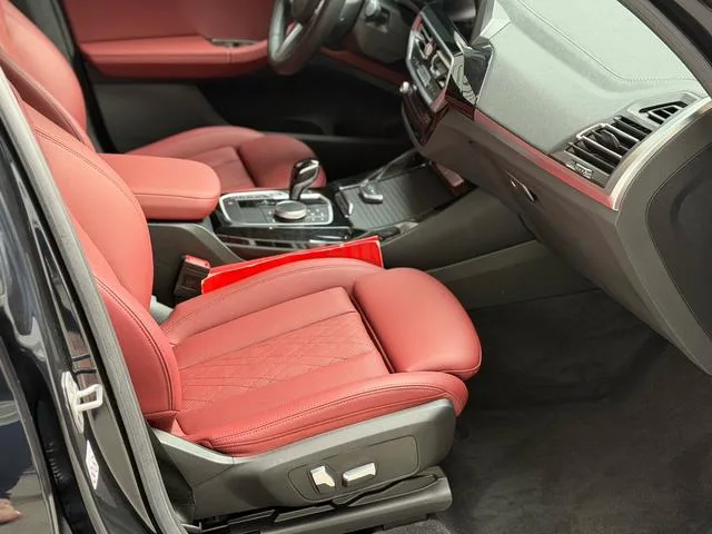 BMW X3 2022 xDrive25i M Спортивный костюм интерьер фото 11