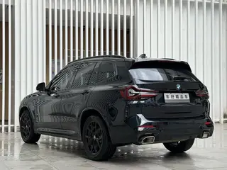 BMW X3 2022 xDrive25i M Спортивный костюм интерьер фото 13
