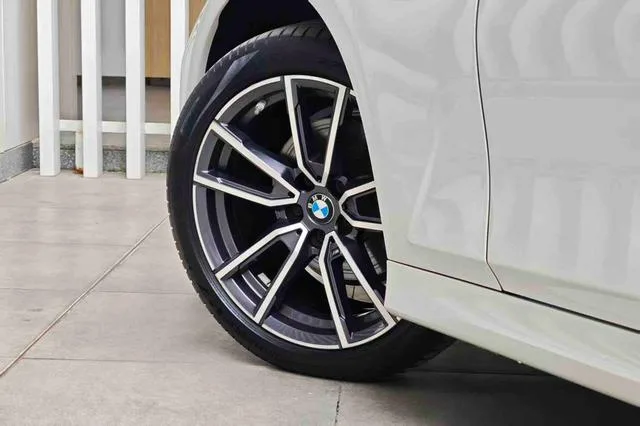 BMW 3 Series 2022 Restyling 320Li M Sports suit exterior photo 8 BMW 3 Series 2022 Restyling 320Li M Sports suit exterior photo 8