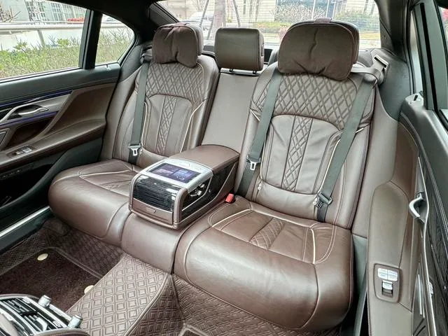 BMW 7 Series 2021 730Li M Sports suit exterior photo 5 BMW 7 Series 2021 730Li M Sports suit exterior photo 5