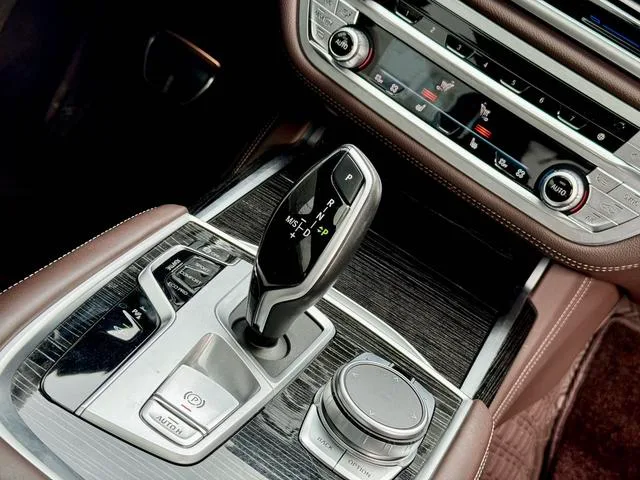 BMW 7 Series 2021 730Li M Sports suit interior photo 10 BMW 7 Series 2021 730Li M Sports suit interior photo 10