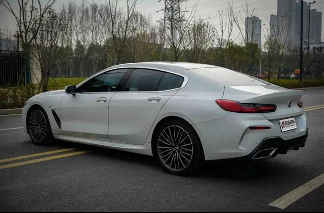 BMW 8 Series 2021 840i Coupé de cuatro puertas M Conjunto deportivo exterior foto 6