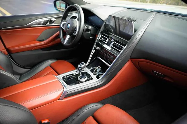 BMW 8 Series 2021 840i Coupé de cuatro puertas M Conjunto deportivo interior foto 20