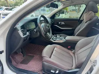 BMW 3 Series 2022 325Li M Sports suit interior photo 7 BMW 3 Series 2022 325Li M Sports suit interior photo 7