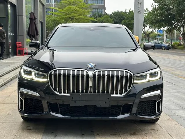 BMW 7 Series 2022 740Li Tipo de lujo M Conjunto deportivo exterior foto 2 BMW 7 Series 2022 740Li Tipo de lujo M Conjunto deportivo exterior foto 2