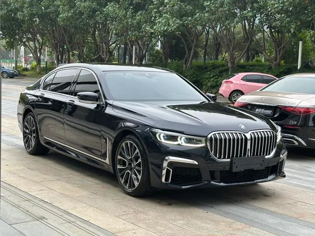 BMW 7 Series 2022 740Li Tipo de lujo M Conjunto deportivo exterior foto 3 BMW 7 Series 2022 740Li Tipo de lujo M Conjunto deportivo exterior foto 3