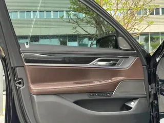 BMW 7 Series 2022 740Li Tipo de lujo M Conjunto deportivo exterior foto 7 BMW 7 Series 2022 740Li Tipo de lujo M Conjunto deportivo exterior foto 7